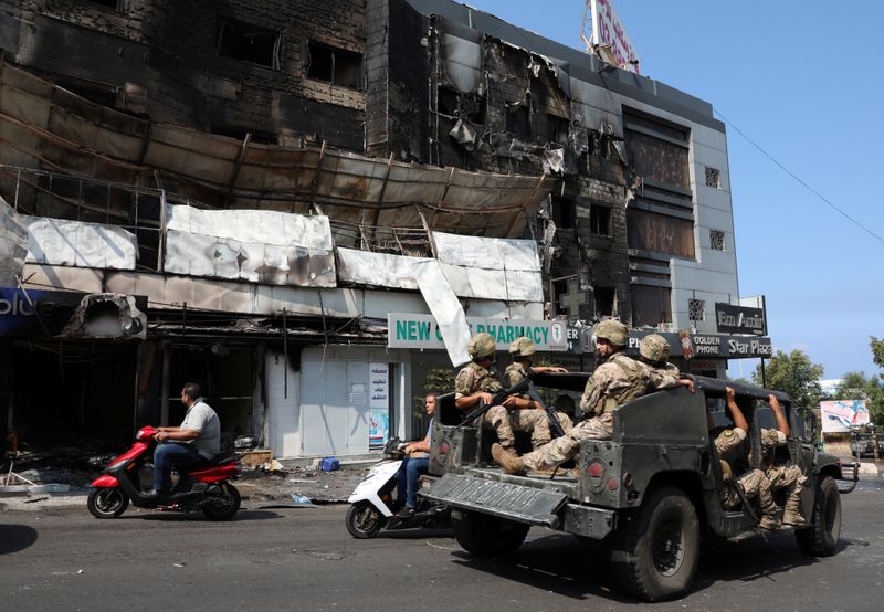 &copy; Reuters. معركة دامية في لبنان تثير تحذيرات من زيادة الاضطرابات