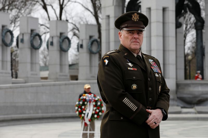 © Reuters. رئيس الأركان الأمريكي لا يتوقع دورا للجيش في تسوية أي نزاع انتخابي