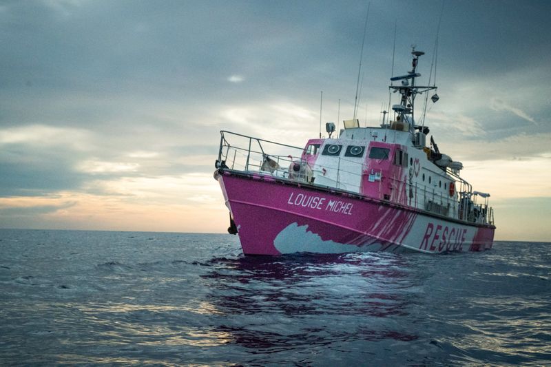 &copy; Reuters. Foto tomada de un video del barco de rescate de inmigrantes Louise Michel