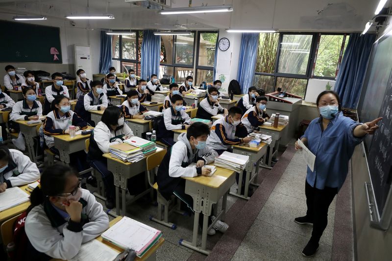 &copy; Reuters. Teacher and senior high school students are seen inside a classroom in Wuhan