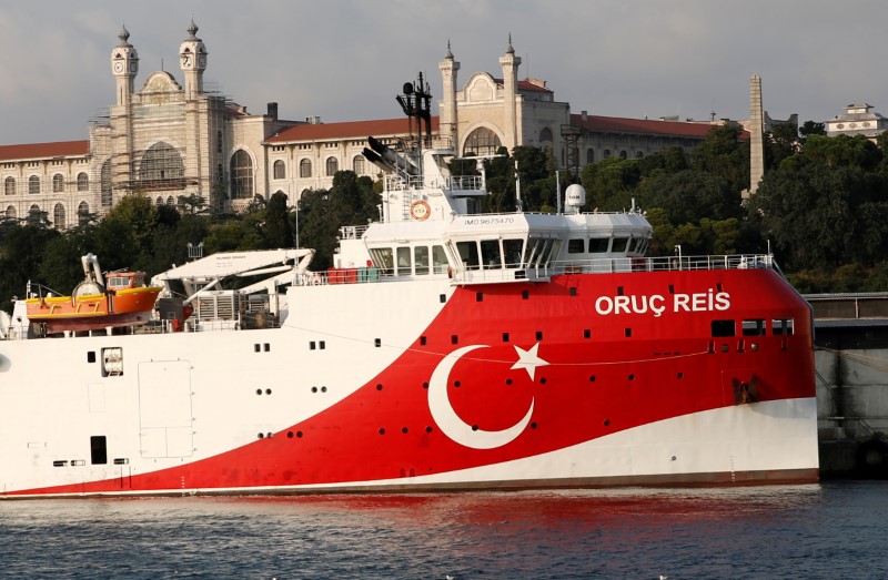 &copy; Reuters. FOTO DE ARCHIVO: El buque turco de investigación sísmica Oruc Reis en Estambul, Turquía, el 22 de agosto de 2019