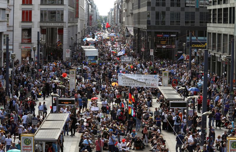 &copy; Reuters. ALLEMAGNE: UNE MANIFESTATION CONTRE LES MESURES SANITAIRES AUTORISÉE À BERLIN