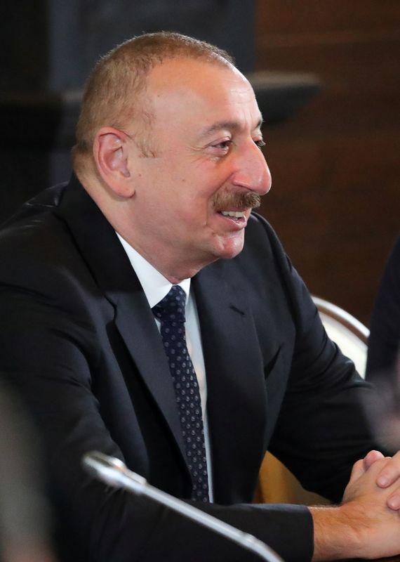 © Reuters. أذربيجان تتهم روسيا بتسليح أرمينيا منذ اشتبكات يوليو