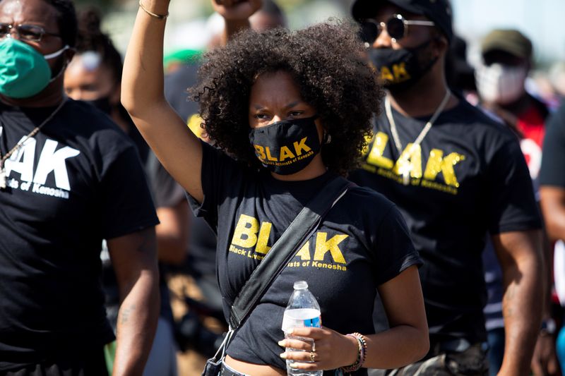 © Reuters. People protest after a Black man identified as Jacob Blake was shot several times by police in Kenosha