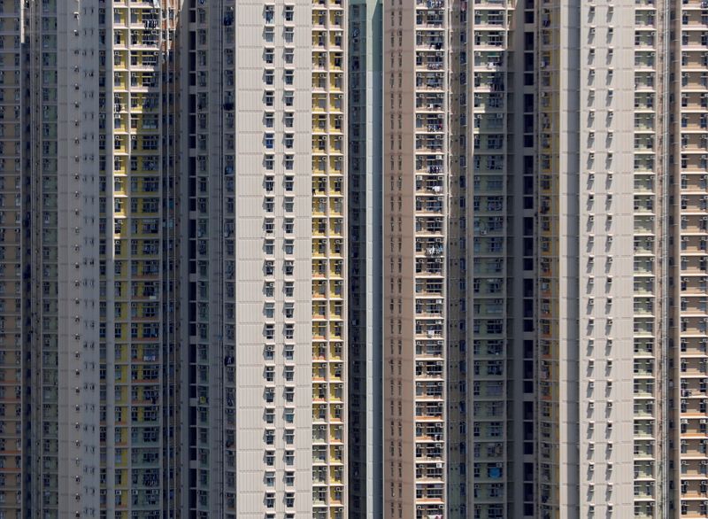 &copy; Reuters. FILE PHOTO: Residential flats are seen in Tung Chung on Hong Kong&apos;s Lantau Island