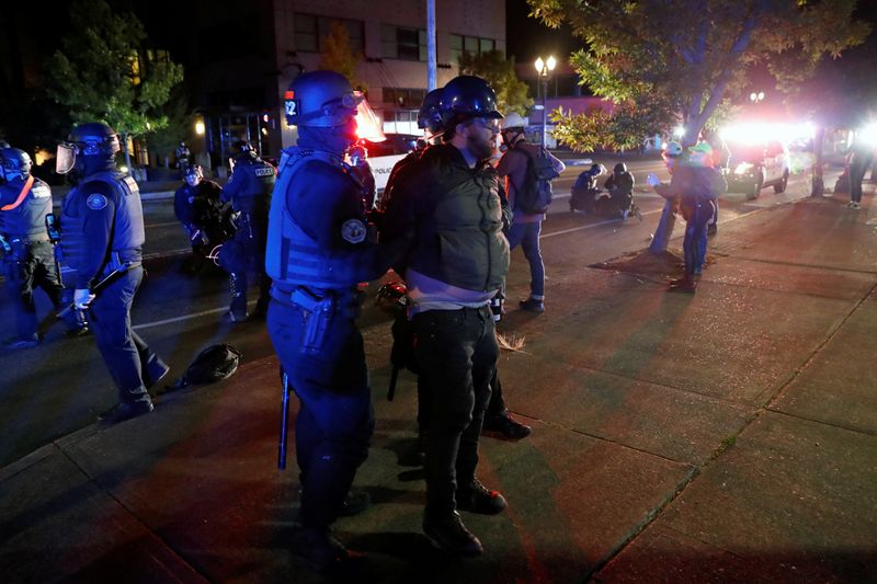 &copy; Reuters. رئيس بلدية بورتلاند الأمريكية يحث على ضبط النفس ونبذ العنف بعد مقتل شخص بالرصاص