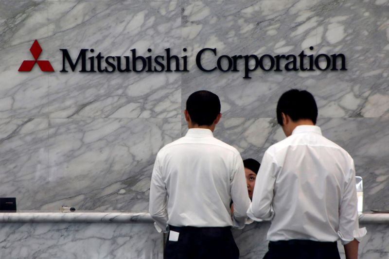 © Reuters. FILE PHOTO: The logo of Mitsubishi Corp is pictured at its head office in Tokyo