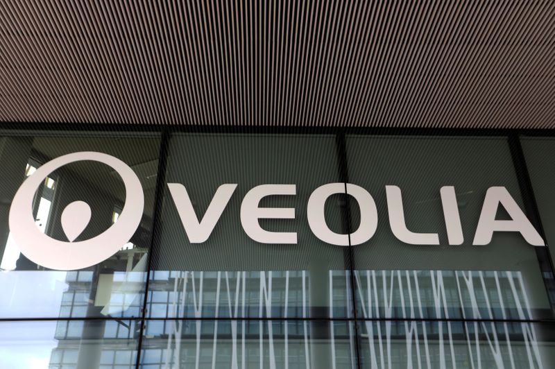 &copy; Reuters. FILE PHOTO: The logo of Veolia is seen in Aubervilliers