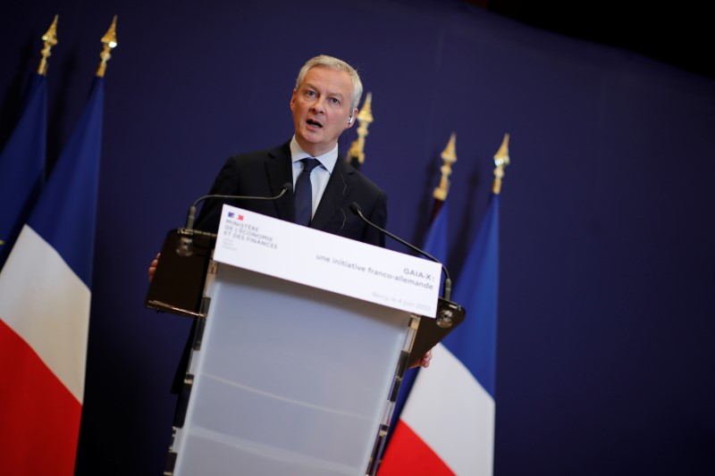 © Reuters. L'ETAT SERA VIGILANT SUR L'OFFRE DE VEOLIA SUR SUEZ, DIT LE MAIRE