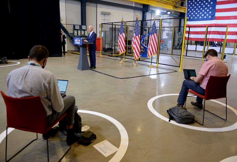 © Reuters. U.S. Democratic presidential nominee Joe Biden holds campaign event in Pittsburgh, Pennsylvania