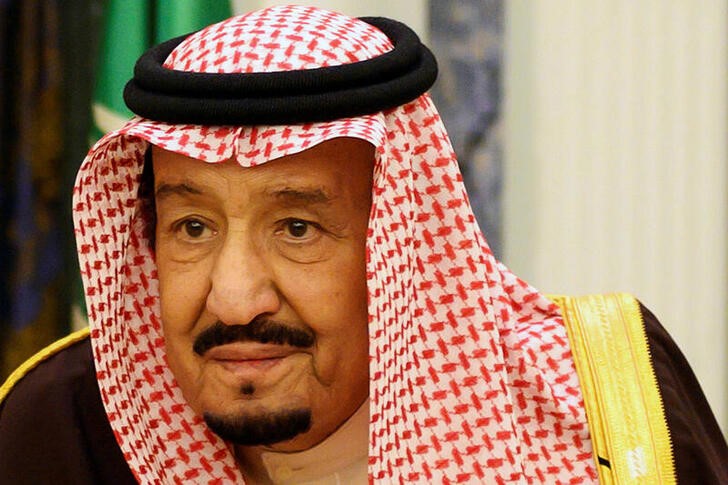 &copy; Reuters. التلفزيون الرسمي: العاهل السعودي يقيل قائد القوات المشتركة ويحيله وآخرين للتحقيق
