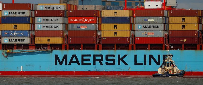 &copy; Reuters. FILE PHOTO: The Maersk Line container ship Maersk Sentosa is helped by tugs as it navigates the River Mersey in Liverpool
