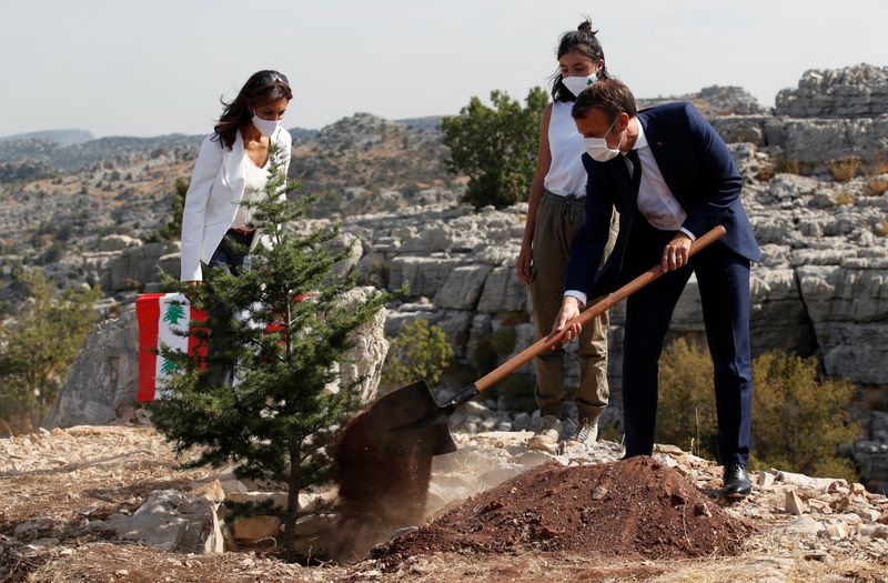 © Reuters. EMMANUEL MACRON CÉLÈBRE LE CENTENAIRE D'UN LIBAN EN CRISE