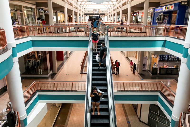 &copy; Reuters. FILE PHOTO: Destiny USA mall reopens as COVID-19 restrictions are eased