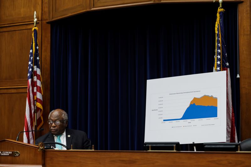 © Reuters. U.S. Treasury Secretary Mnuchin testifies before House Select Subcommittee on the Coronavirus Crisis