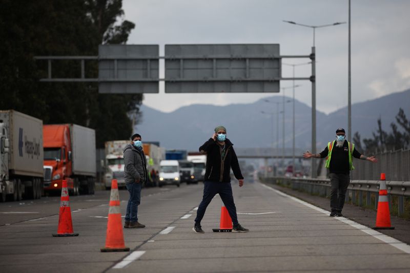 &copy; Reuters. Chilean truckers on strike over insecurity in Araucania province