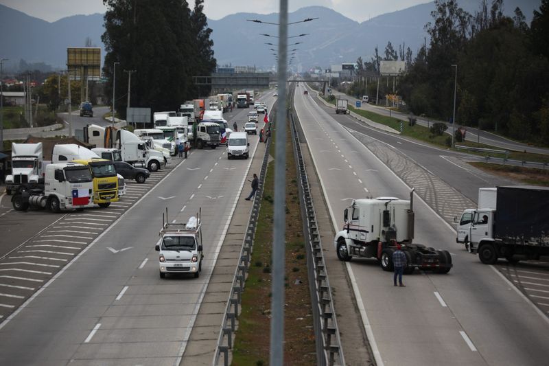 &copy; Reuters. Chilean truckers on strike over insecurity in Araucania province