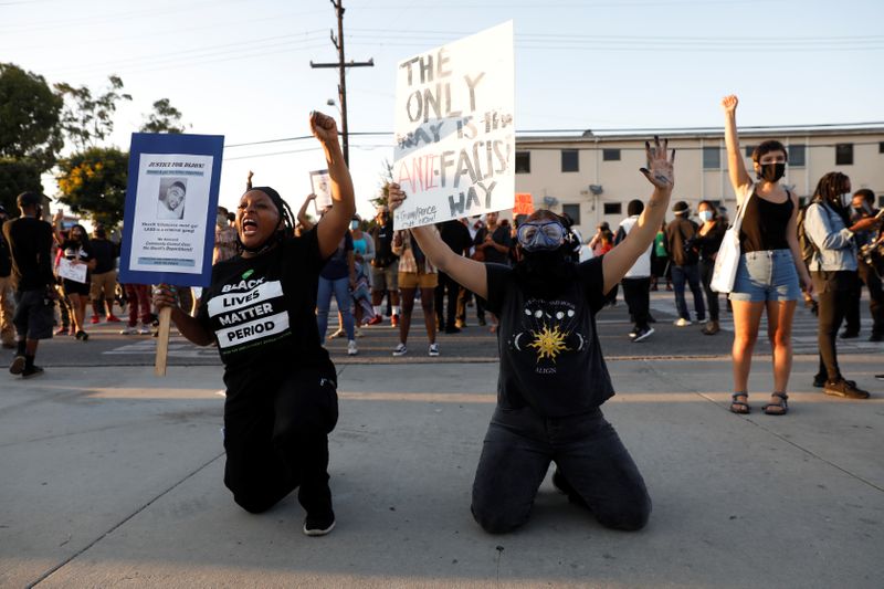 &copy; Reuters. ロサンゼルスで保安官代理が黒人男性射殺、デモ隊は独立調査要求