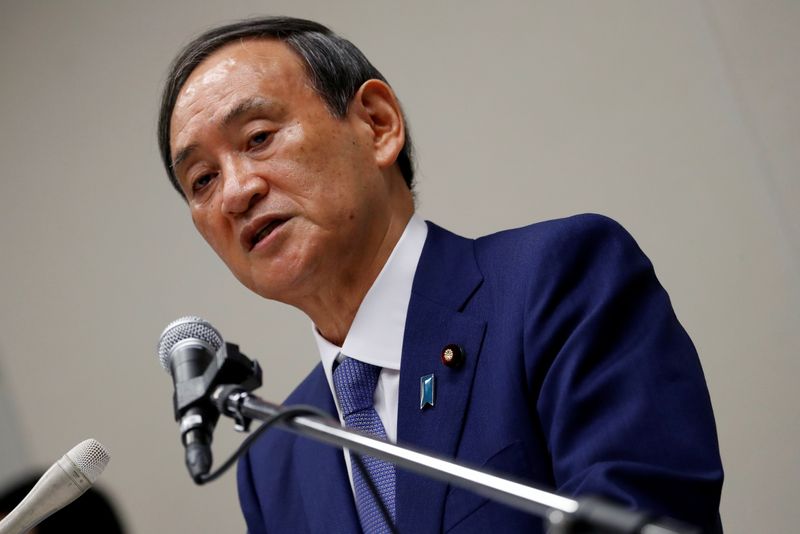 © Reuters. Yoshihide Suga, Japan's Chief Cabinet Secretary attends a news conference, in Tokyo