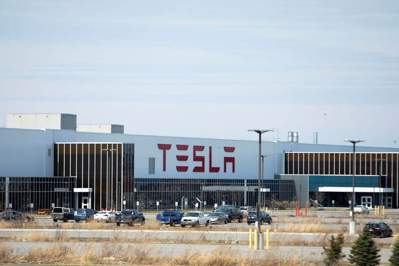 &copy; Reuters. FILE PHOTO: Tesla Inc. Gigafactory 2, which is also known as RiverBend, is pictured during the spread of coronavirus disease (COVID-19), in Buffalo, New York