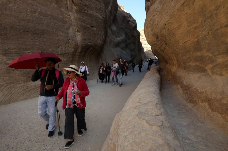 &copy; Reuters. هبوط الدخل السياحي بالأردن 58% في النصف/1