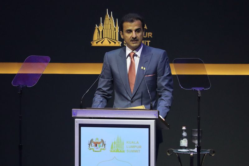 © Reuters. Qatar's Emir Sheikh Tamim bin Hamad Al Thani speaks during Kuala Lumpur Summit in Kuala Lumpur