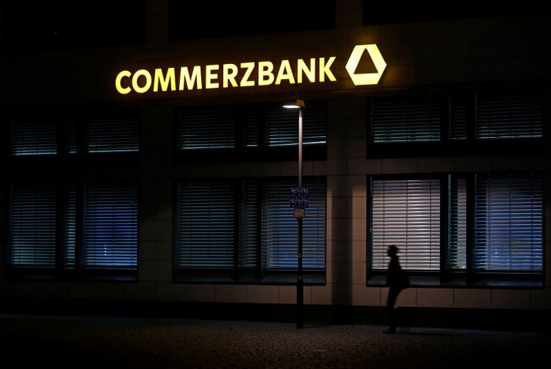 &copy; Reuters. FILE PHOTO: A woman walks in front of a branch of Germany&apos;s Commerzbank in Frankfurt