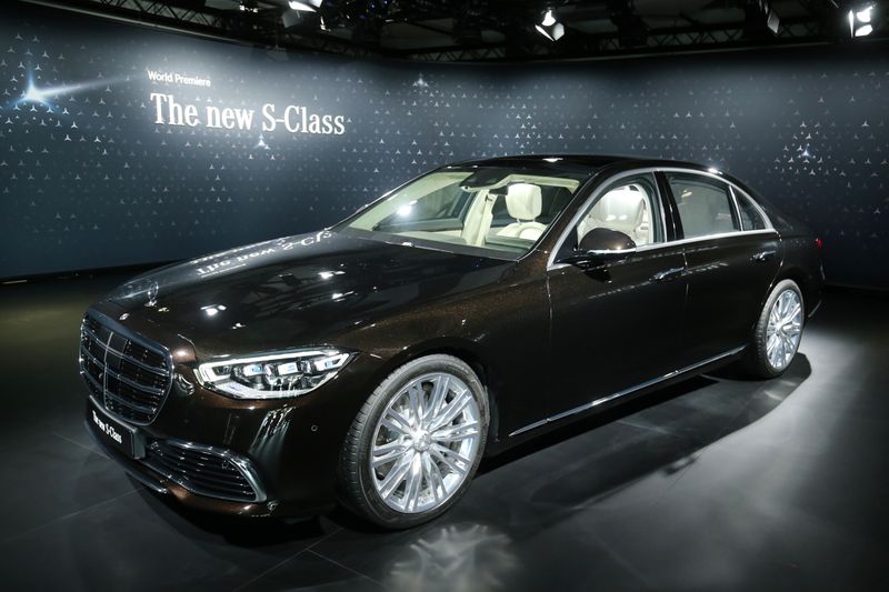 © Reuters. Daimler's Mercedes-Benz presents new S-Class