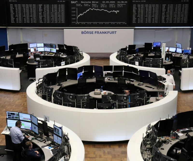 © Reuters. LES BOURSES EUROPÉENNES TERMINENT EN HAUSSE