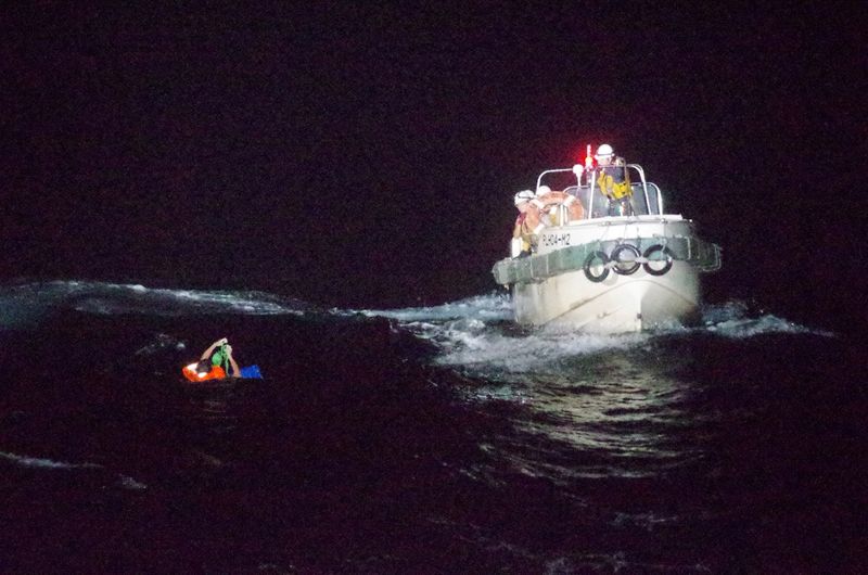 &copy; Reuters. 奄美大島沖で2日夜1人救助、東シナ海で遭難のパナマ貨物船
