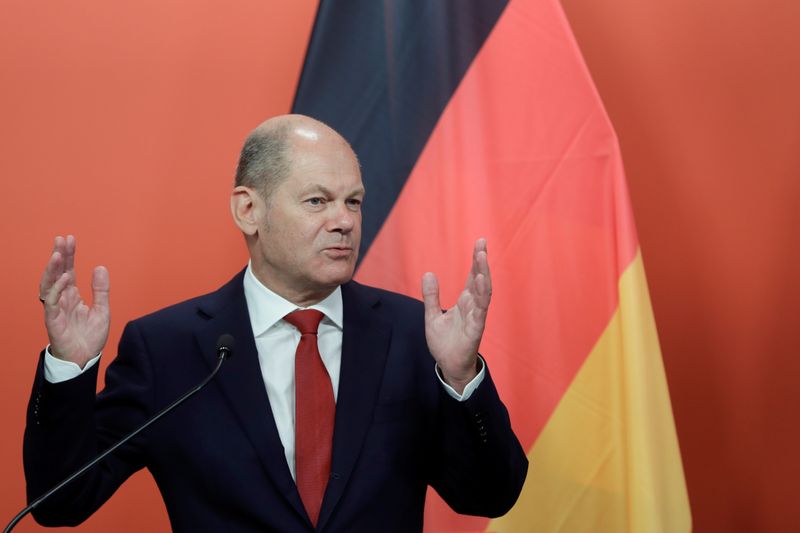 &copy; Reuters. Il ministro delle Finanze tedesco Olaf Scholz durante una conferenza stampa