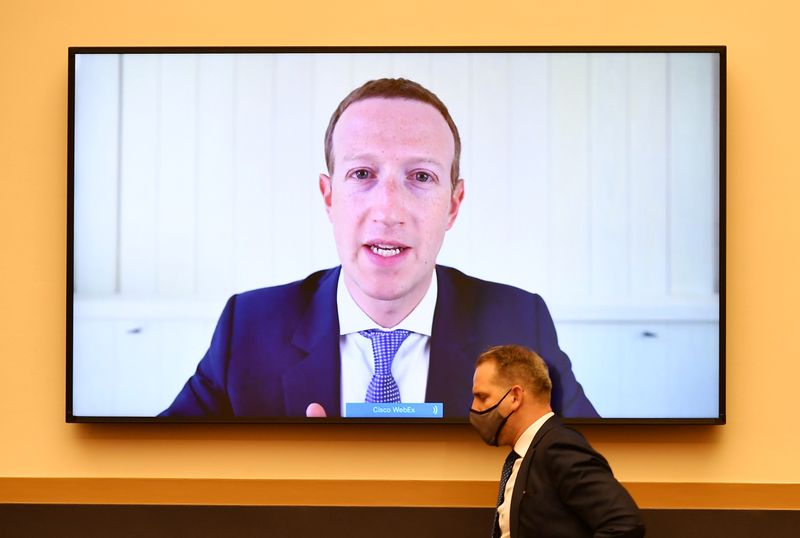 &copy; Reuters. FOTO DE ARCHIVO: El CEO de Facebook Mark Zuckerberg testifica ante el Subcomité Judicial de la Cámara de Representantes de EEUU en Washington, DC, el 29 de julio de 2020