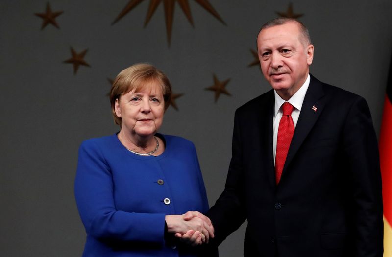 &copy; Reuters. أردوغان وميركل يبحثان الوضع في شرق المتوسط