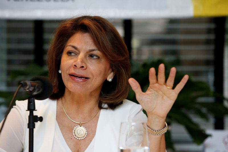 &copy; Reuters. FILE PHOTO: Costa Rica&apos;s former President Laura Chinchilla speaks during a news conference in Caracas