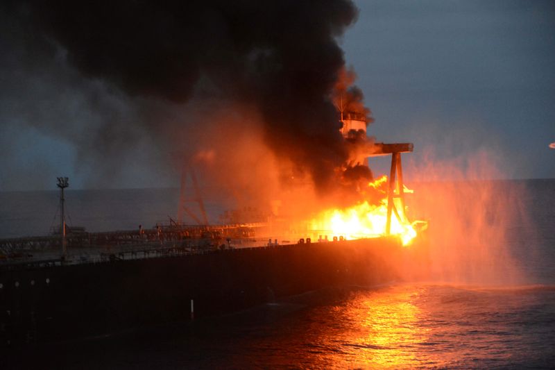 © Reuters. The New Diamond, a very large crude carrier (VLCC) chartered by Indian Oil Corp (IOC), that was carrying the equivalent of about 2 million barrels of oil, is seen after a fire broke out off east coast of Sri Lanka