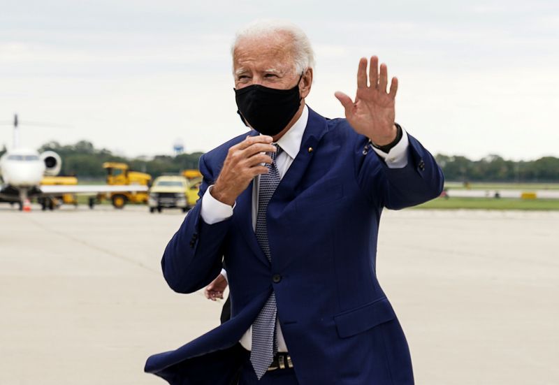 &copy; Reuters. Democratic presidential nominee Joe Biden arrives in Milwaukee, Wisconsin