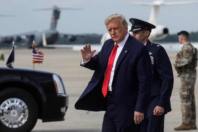 © Reuters. U.S. President Trump returns to Washington on travel to North Carolina at Joint Base Andrews in Maryland