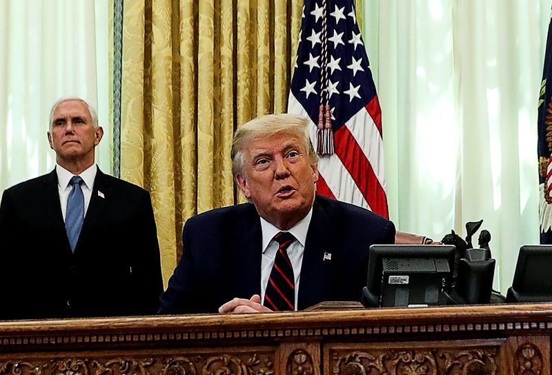 &copy; Reuters. U.S. President Trump hosts Serbia&apos;s President Vucic and Kosovo&apos;s Prime Minister Hoti at the White House in Washington