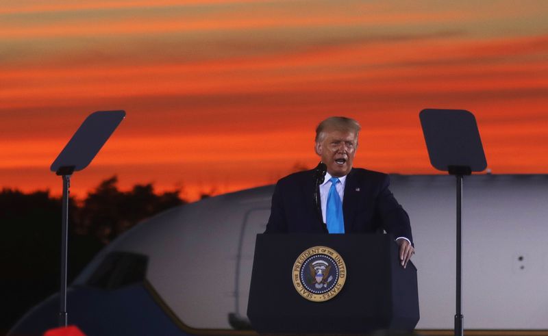 &copy; Reuters. U.S. President Donald Trump delivers a campaign speech at Arnold Palmer Regional Airport in Latrobe, Pennsylvania