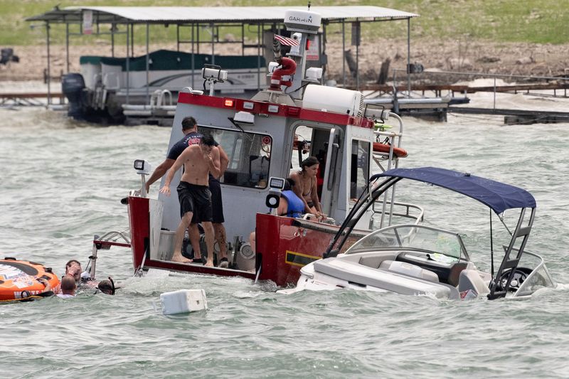 &copy; Reuters. Boats partially submerged from the large wakes of a flotilla of supporters of U.S. President Donald Trump, float in distress during a boat parade on Lake Travis