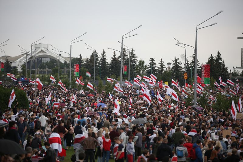 &copy; Reuters. مسيرة احتجاجية حاشدة في عاصمة روسيا البيضاء رغم تحذير الحكومة