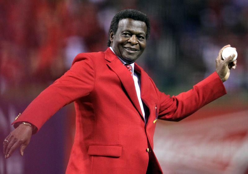 &copy; Reuters. FILE PHOTO: Baseball Hall of Famer and former St. Louis Cardinal Lou Brock throws out the ceremonial first pitch before the Cardinals met theTexas Rangers in Game 2 of MLB&apos;s World Series baseball championship in St. Louis
