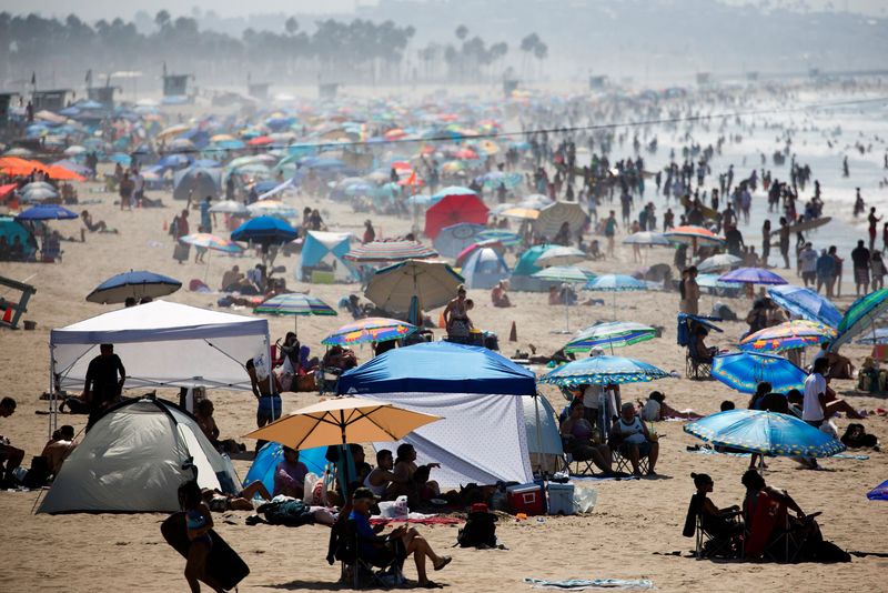 © Reuters. People crowd the beach on the record heat wave