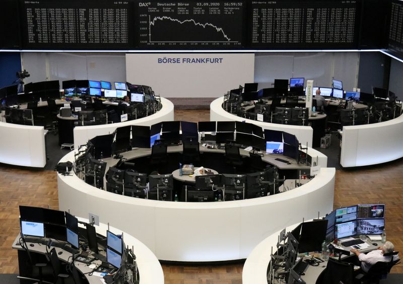 © Reuters. The German share price index DAX graph at the stock exchange in Frankfurt