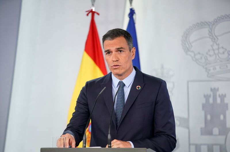 &copy; Reuters. FOTO DE ARCHIVO: El presidente del Gobierno, Pedro Sánchez, durante una rueda de de prensa tras la reunión de gabinete, en el Palacio de la Moncloa en Madrid, España