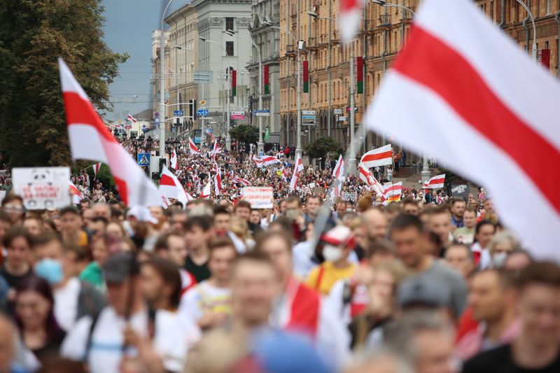 &copy; Reuters. People attend an opposition rally to reject the presidential election results in Minsk