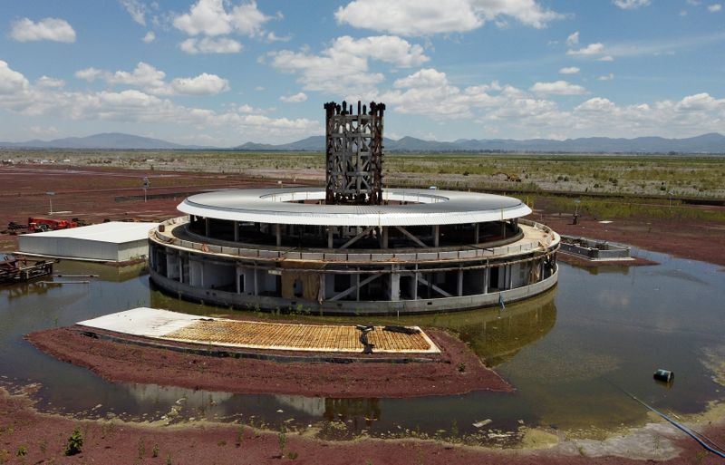 &copy; Reuters. A general view shows parts of the structure of a control tower at an abandoned construction site of a Mexico City airport that was scrapped two years ago, now flooded by summer rains, in Texcoco on the outskirts of Mexico City