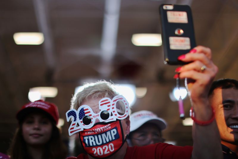 © Reuters. U.S. President Donald Trump holds a campaign rally in Londonderry