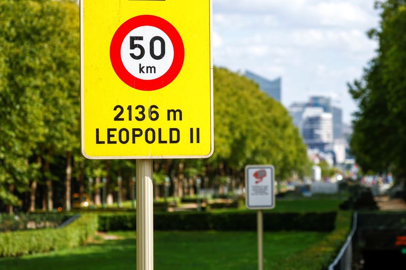 © Reuters. A road sign is pictured at the entrance of the Leopold II tunnel, named after former Belgian King, in central Brussels