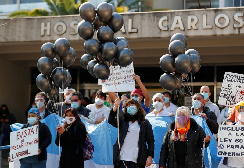 &copy; Reuters. FILE PHOTO: Outbreak of the coronavirus disease (COVID-19) in Buenos Aires